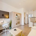 Le 55, Moderne Equipe Apartament *